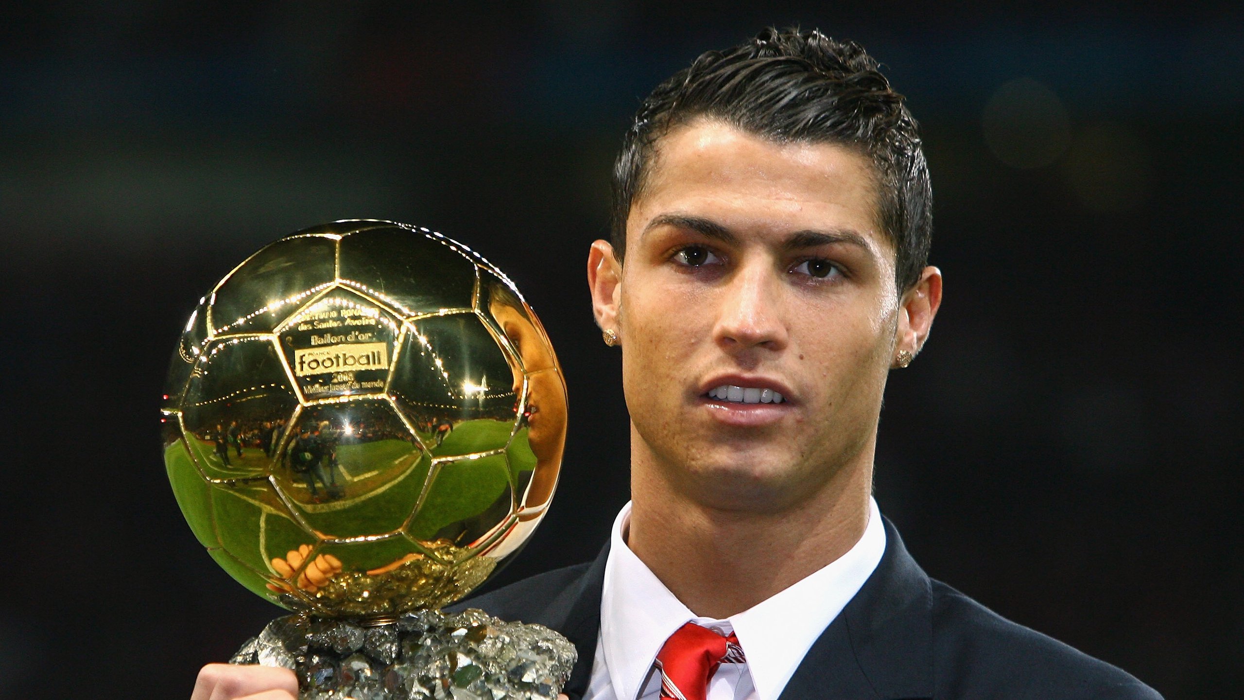 欧冠八强首回合：本菲卡主场被逼平 葡萄牙媒体怒批裁判